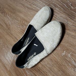 (8.5) Adidas Slip On Flats Floral Neutral Casual Classic Everyday Versatile Prep